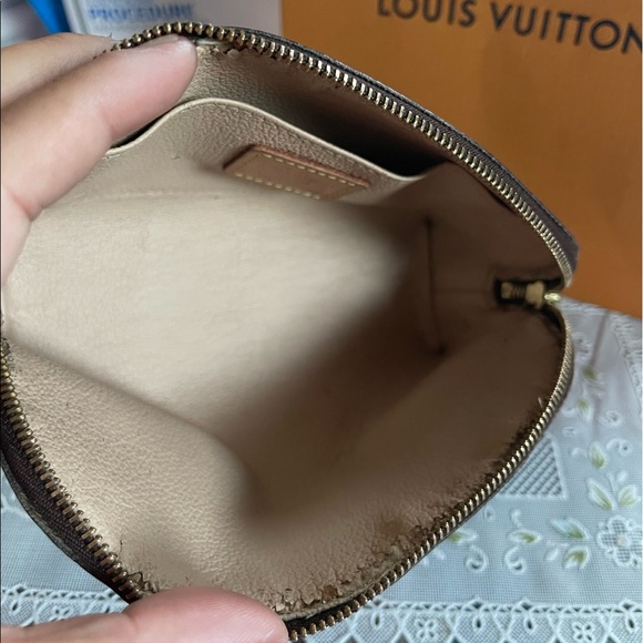 Authentic Louis Vuitton cosmetic pouch pm - Picture 7 of 9